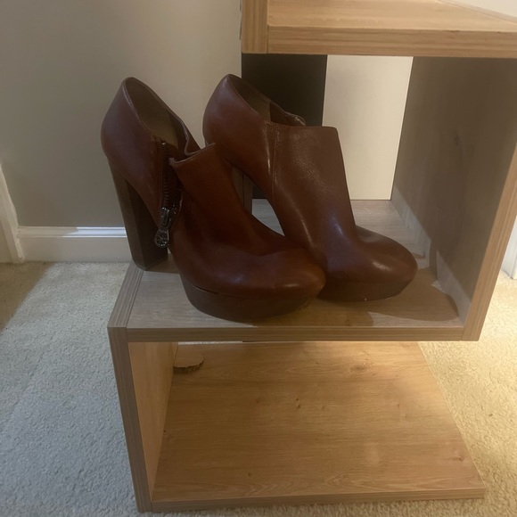 Guess Bootie Wedge - Picture 2 of 2